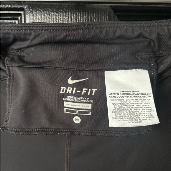 Nike Black Active Leggings with Ankle Zippers - Picture 4 of 7